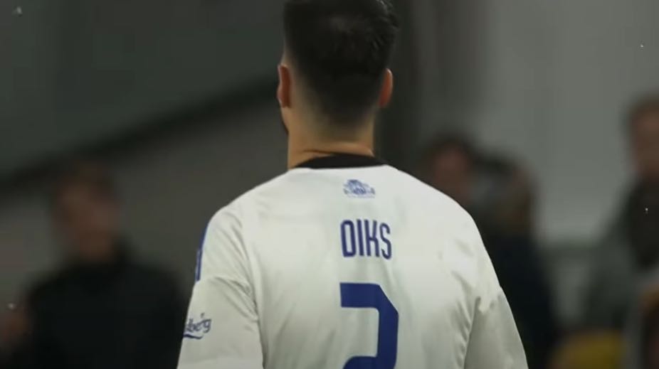 Kevin Diks di spalle