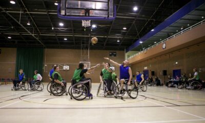 Giocatori di basket in carrozzina