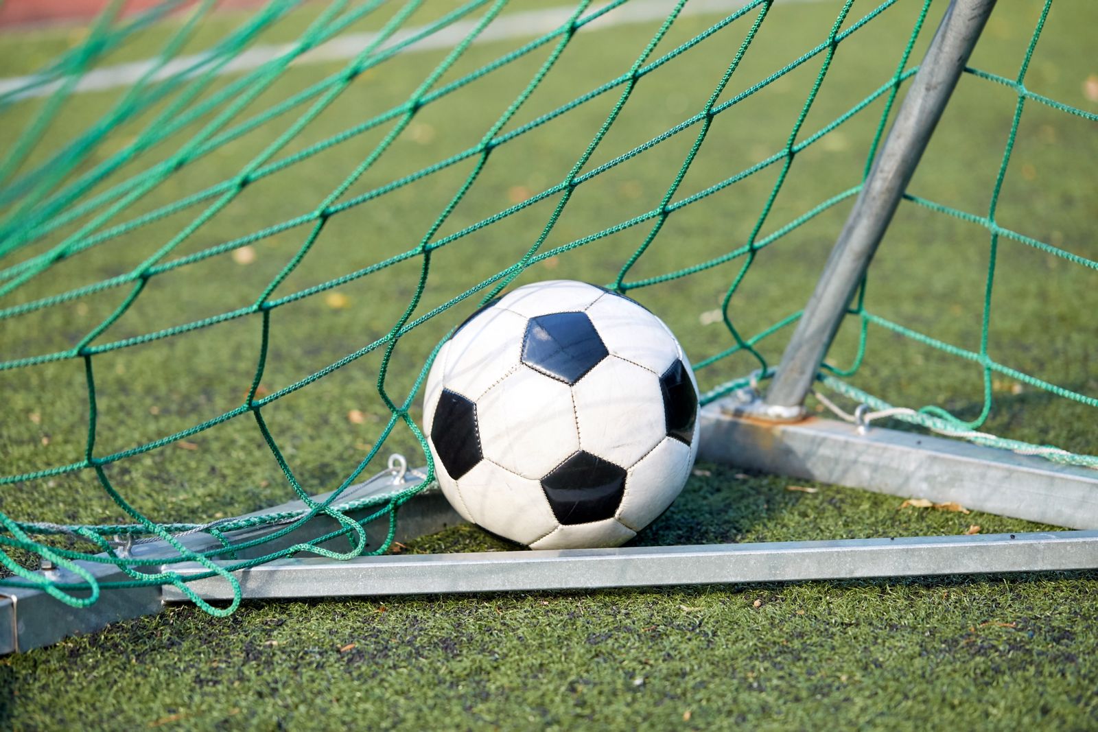 Pallone da calcio in rete