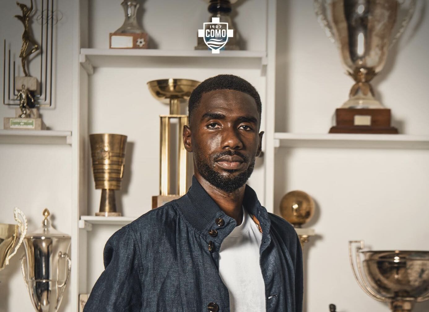 Foto ufficiale del nuovo acquisto del Como 1907 Alieu Fadera