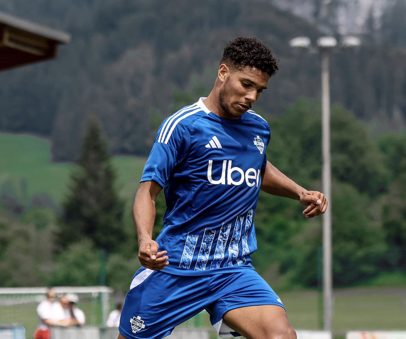 Nicholas Gioacchini in azione con la maglia del Como