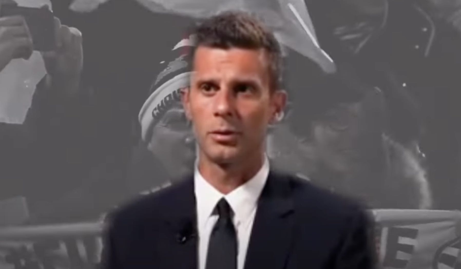 Primo piano di Thiago Motta, allenatore della Juventus