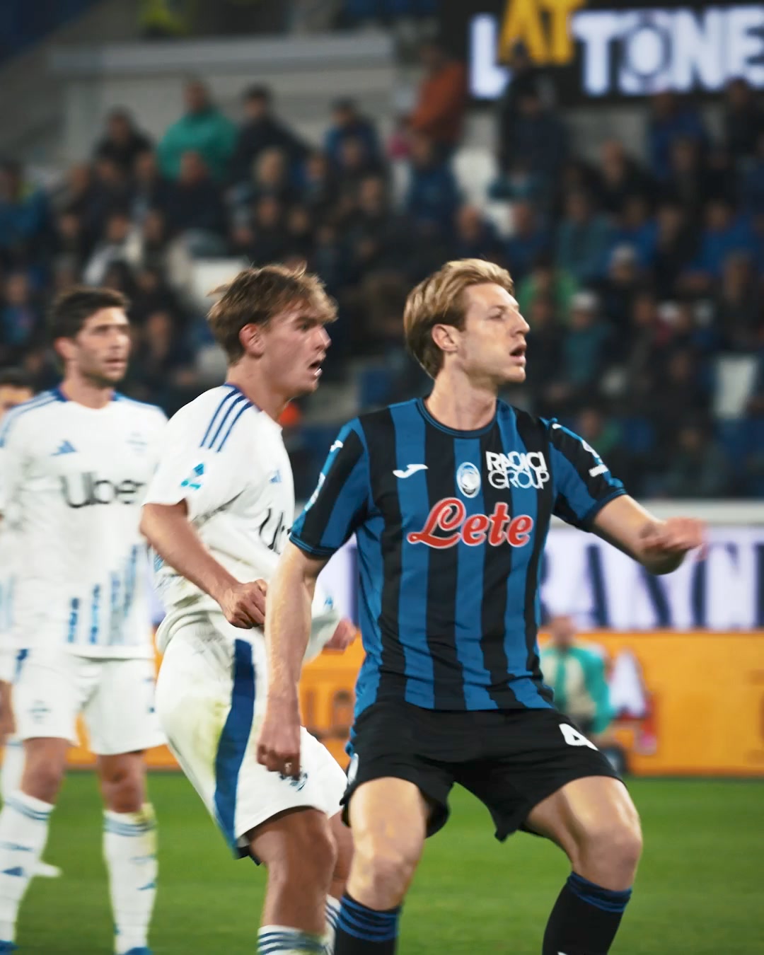 Nico Paz in azione
