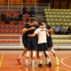 I giocatori della Libertas Brianza Pallavolo Cantù festeggiano a centrocampo.