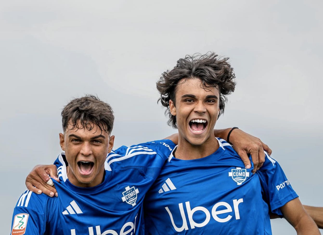 I giocatori del Como Primavera festeggiano dopo il goal del pareggio a Parma.