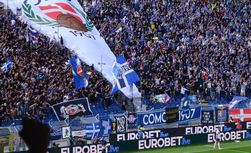 Il tifo lariano in occasione di Como-Bologna.