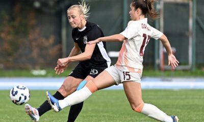 Un'azione di gioco di Como Women-Roma