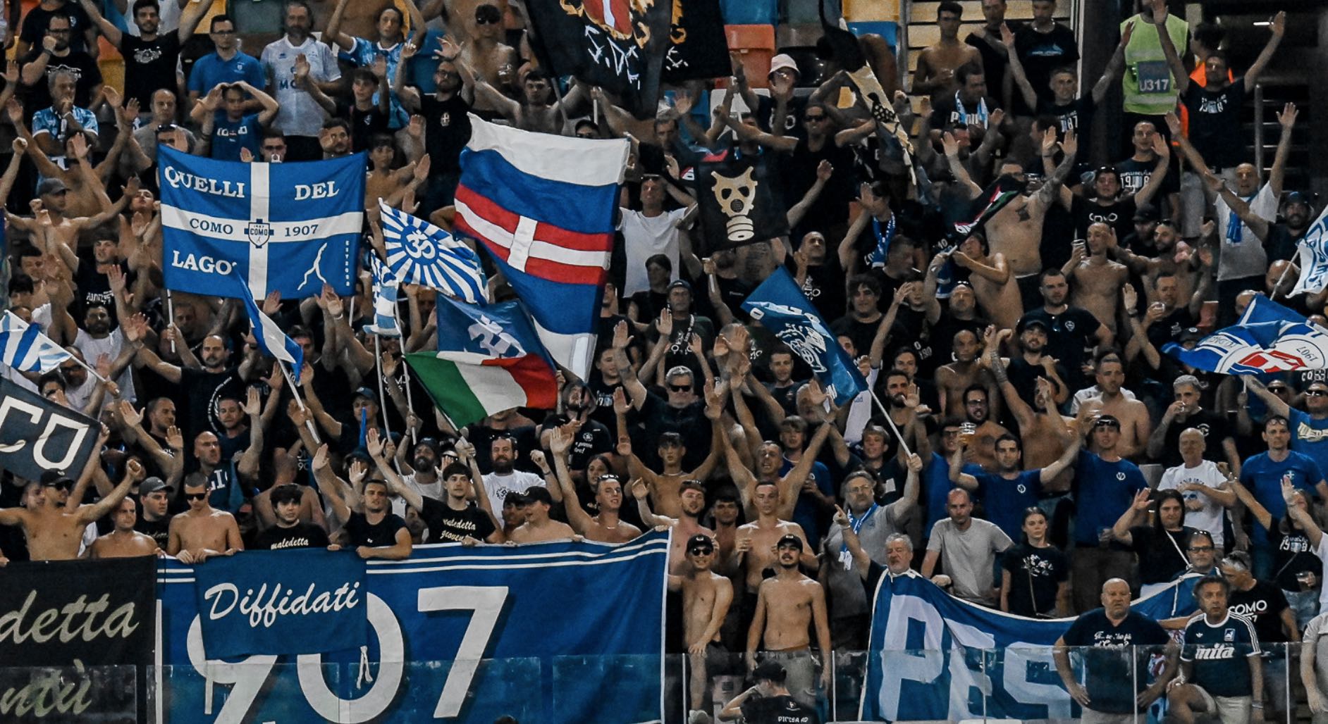 Dettaglio del tifo lariano in Udinese-Como