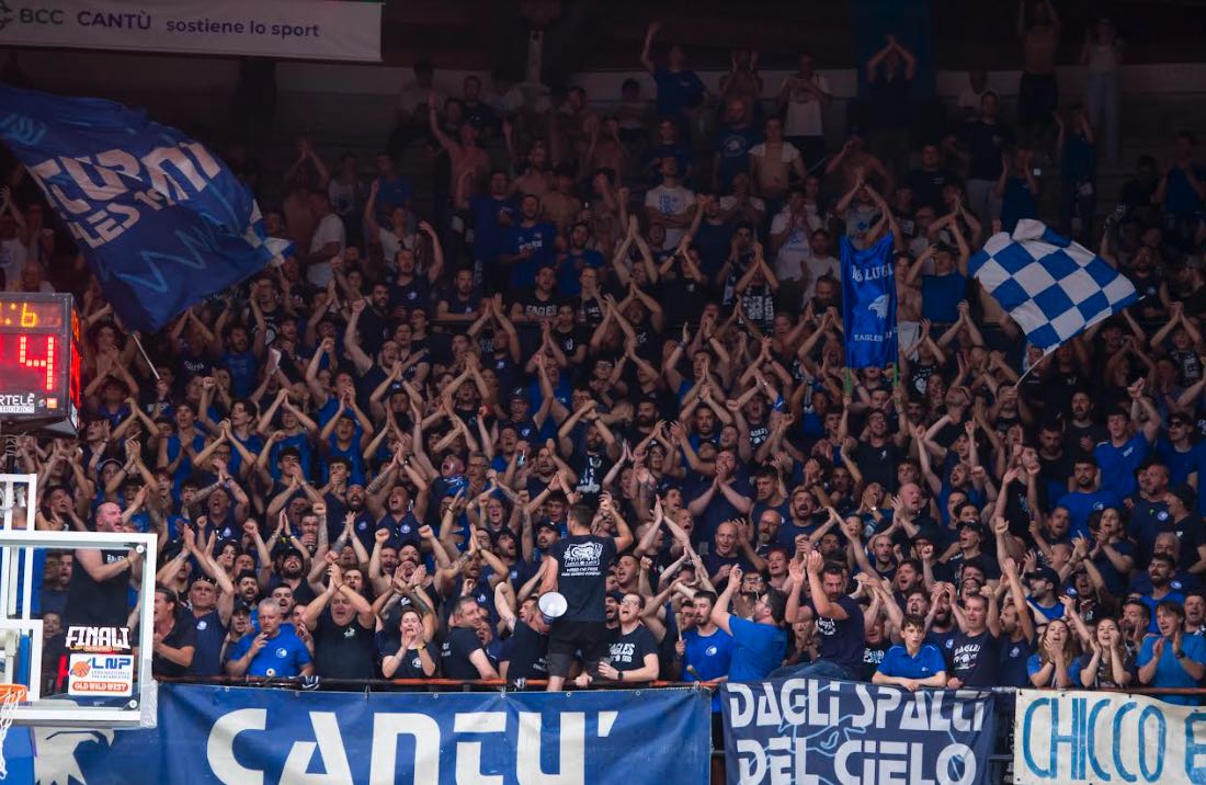 Il tifo degli Eagles Cantù