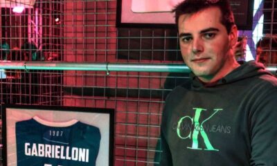 Federico, campione eSports, con la maglia di Gabrielloni