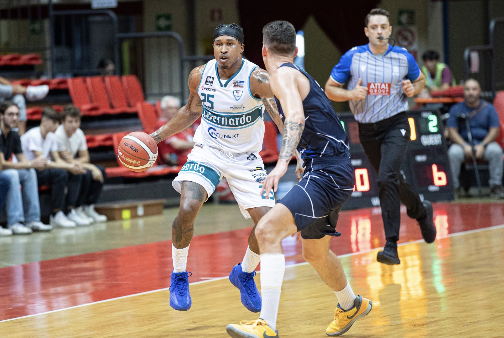 Un'azione di gioco delal semifinale di Supercoppa LNP
