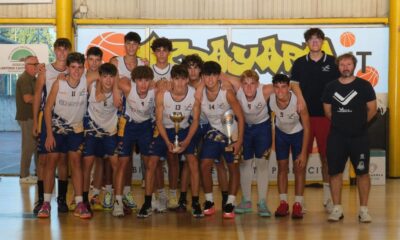I ragazzi della virtus con la meritata coppa in mano.