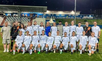 Una foto di gruppo della squadra U19 femminile del Como 1907