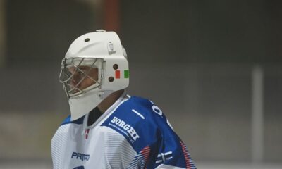 Primo piano di un giocatore dell'Hockey Como