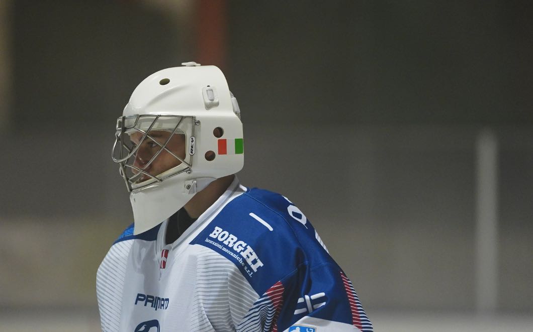 Primo piano di un giocatore dell'Hockey Como