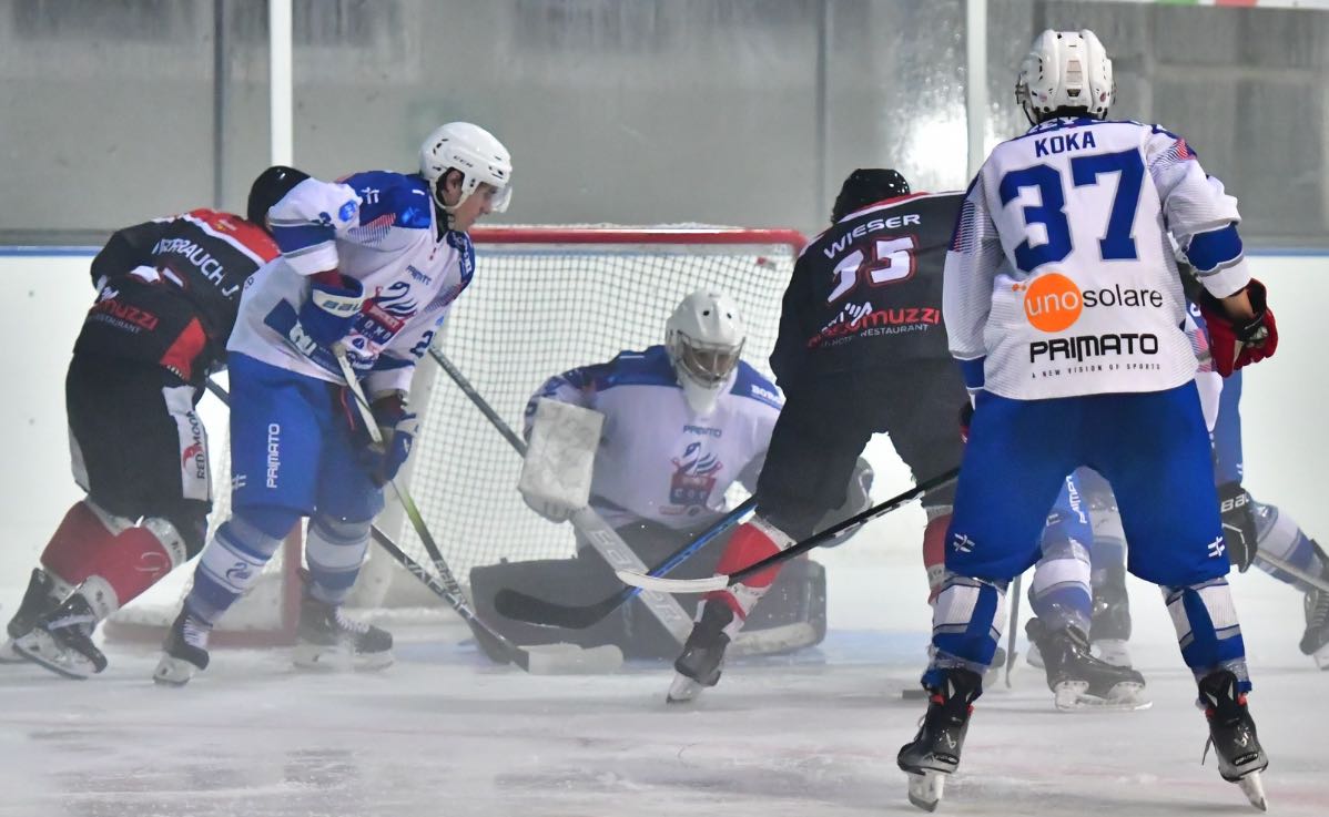 Giocatori dell'Hockey Como in azione