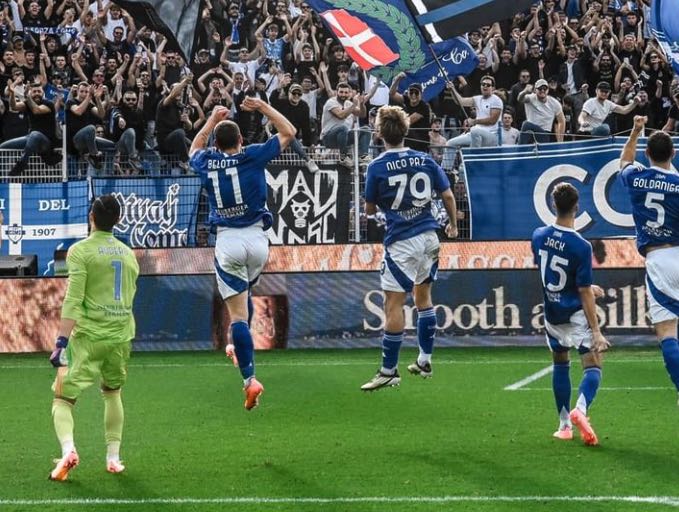 Il Como calcio festeggia con i tifosi lariani