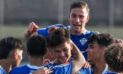 I giocatori della Primavera del Como mentre festeggiano